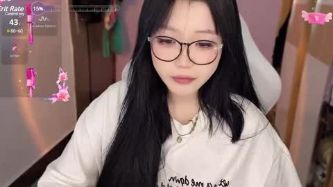 Snapshot of gorgeous_girl33 chatting on December 8, 11:18 pm gorgeous girl33 online show from December 8, 11:18 pm
