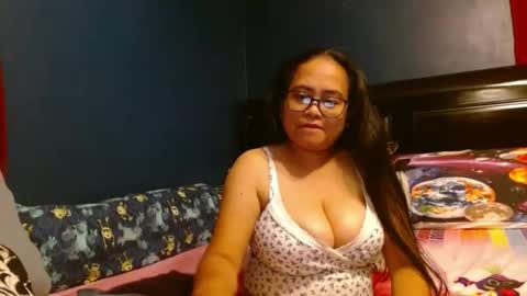 Snapshot of gorgeouslyn09 chatting on October 15, 9:59 pm gorgeouslyn09 online show from October 15, 9:59 pm