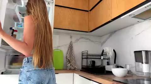 Emilia online show from July 23, 8:12 am