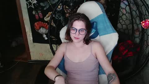 Lina online show from March 31, 2:28 pm