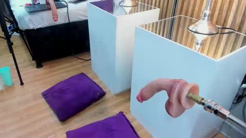 G R E T T A   Try my PVT  online show from December 1, 7:34 pm