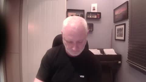 Snapshot of greyfox_6000 chatting on January 28, 5:35 pm greyfox_6000 online show from January 28, 5:35 pm