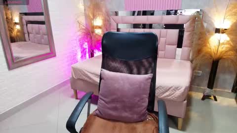    online show from December 17, 8:15 pm