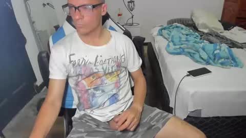 Snapshot of guachin_new chatting on December 6, 4:41 am guachin_new online show from December 6, 4:41 am