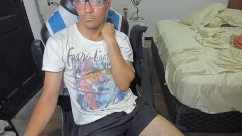 Snapshot of guachin_new chatting on December 25, 9:33 pm guachin_new online show from December 25, 9:33 pm