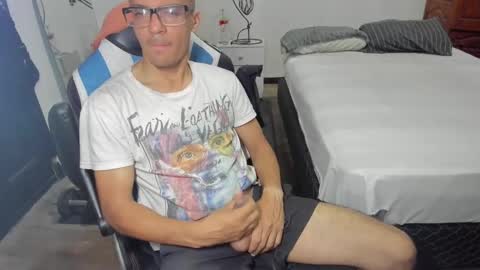 Snapshot of guachin_new chatting on December 1, 10:45 pm guachin_new online show from December 1, 10:45 pm