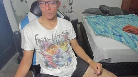 Snapshot of guachin_new chatting on December 8, 12:24 am guachin_new online show from December 8, 12:24 am