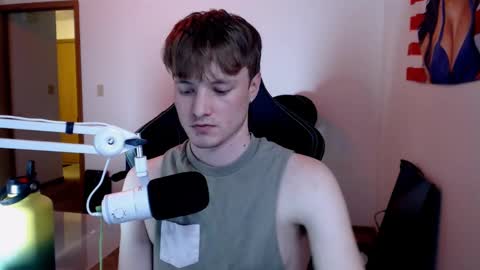 gucciboi4 online show from February 2, 3:54 am