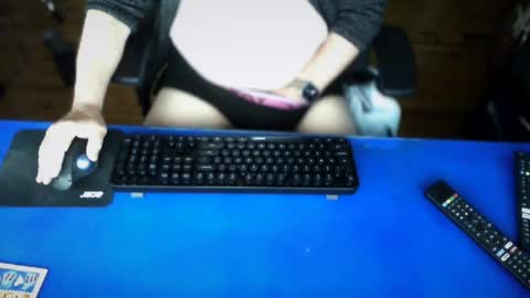 guesswhatigot2 online show from August 4, 11:50 am