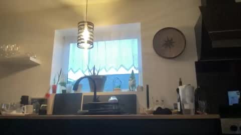 guil0 online show from October 25, 10:36 am