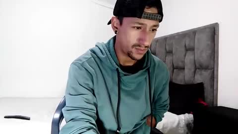 Snapshot of guykarim chatting on February 23, 1:10 pm karim online show from February 23, 1:10 pm