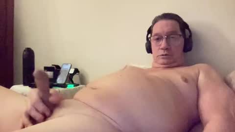 Snapshot of gwashere4u chatting on January 5, 3:53 am gwashere4u online show from January 5, 3:53 am