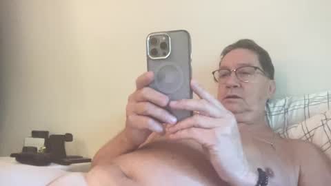 Snapshot of gwashere4u chatting on October 1, 12:59 pm gwashere4u online show from October 1, 12:59 pm