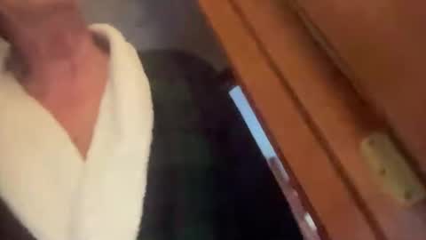 Snapshot of gwashere4u chatting on October 27, 1:22 pm gwashere4u online show from October 27, 1:22 pm