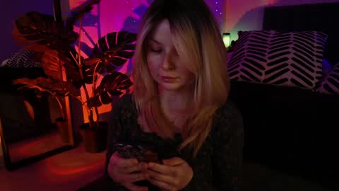 gwenhilton online show from January 22, 5:37 am