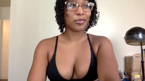 gyalxoxo online show from October 10, 3:40 pm