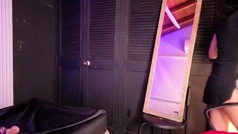 haileycat_ online show from June 9, 4:45 am