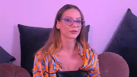 Snapshot of haileysinclair chatting on October 29, 4:53 pm Carla online show from October 29, 4:53 pm