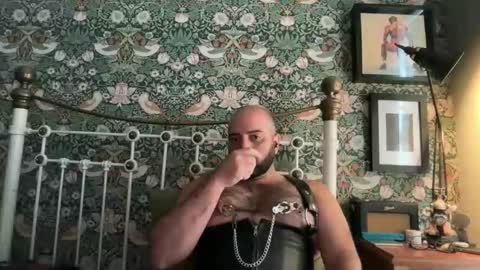 Hairy Guy online show from February 25, 1:15 pm