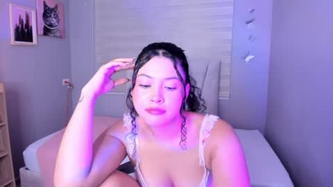 Hanna Lineros  online show from July 28, 6:20 pm