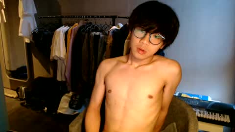 handsome_mannn online show from June 24, 7:21 pm