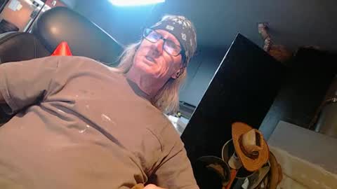 handystud33 online show from March 4, 7:38 am