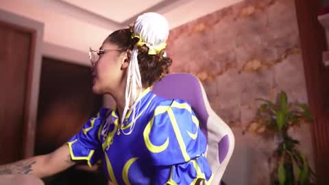 HANNA  online show from October 26, 1:39 am