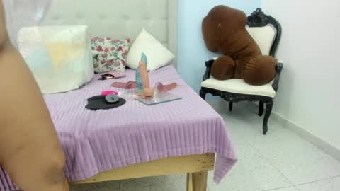 hanna_hornyx20 online show from May 10, 1:45 am