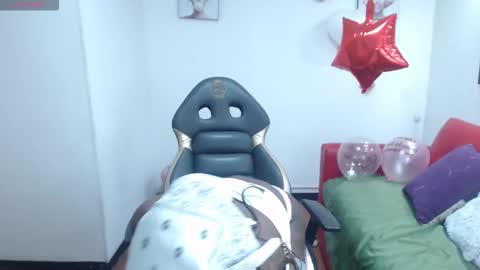 hanna_lamber online show from February 16, 12:58 pm