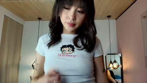  H A N N A  online show from February 4, 7:51 pm