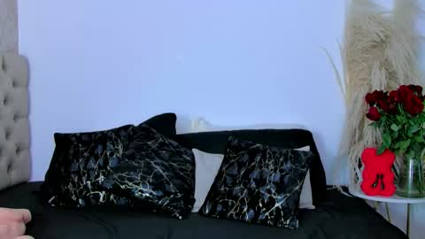 Hanna Brunn  online show from February 18, 8:08 pm