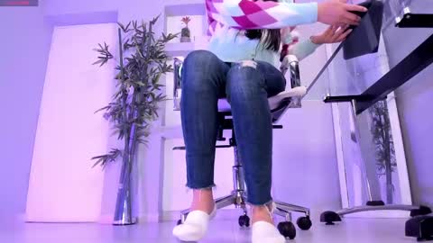 HANNAH HOWELL online show from March 6, 9:47 am