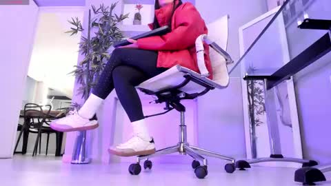 HANNAH HOWELL online show from March 1, 9:29 am