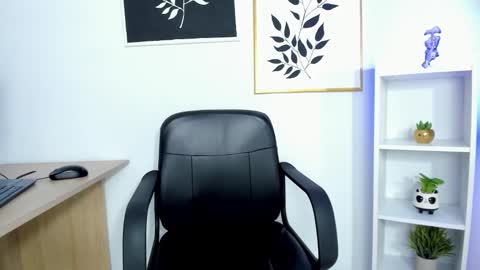 hannah_hh online show from January 29, 4:30 pm