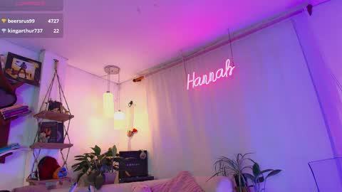 hannah_lovee online show from April 11, 7:45 am