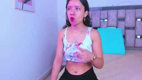 hannah_stuart online show from February 3, 1:59 pm