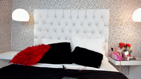 Hanna Slone online show from February 8, 5:18 pm