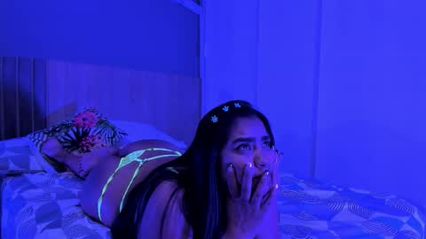 Hanna online show from November 24, 3:16 am