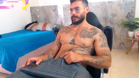 hanz_col online show from October 31, 12:16 pm