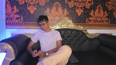 happy_cream_ online show from January 7, 2:19 pm