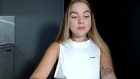 happy_fox_ online show from September 15, 7:37 pm