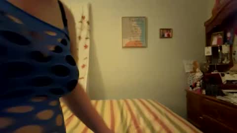 happysnowbunny24 online show from June 8, 4:35 am