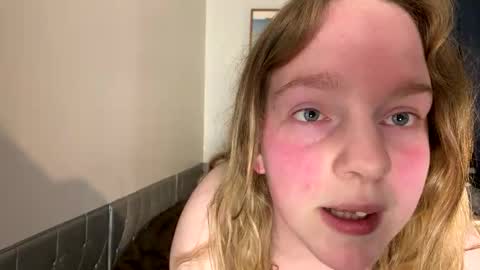 happysnowbunny24 online show from June 4, 2:06 am