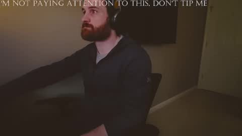 Tom online show from December 4, 8:01 pm