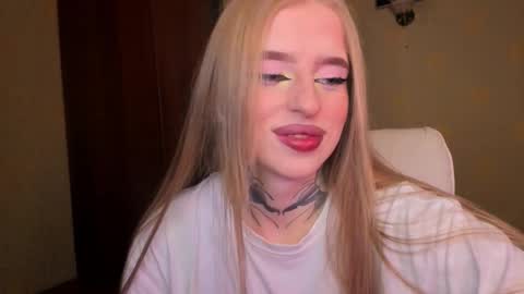 Julia online show from December 15, 5:25 am