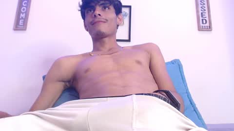 Snapshot of harrythomson1 chatting on February 22, 6:06 am harry thomson online show from February 22, 6:06 am