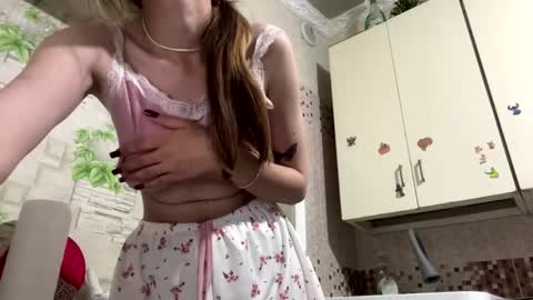 Lili online show from April 15, 1:36 pm