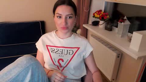 Snapshot of heaven_chloe chatting on March 11, 4:29 pm Heaven girl online show from March 11, 4:29 pm