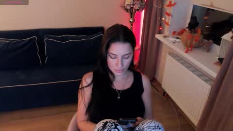 Snapshot of heaven_chloe chatting on October 29, 7:14 pm Heaven girl online show from October 29, 7:14 pm