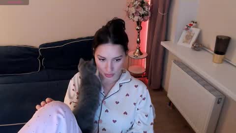 Snapshot of heaven_chloe chatting on September 25, 8:16 pm Heaven girl online show from September 25, 8:16 pm